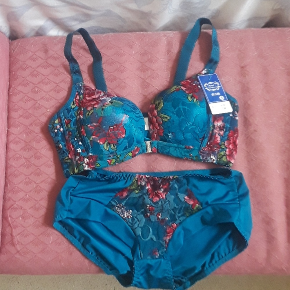 Bra and underwear set